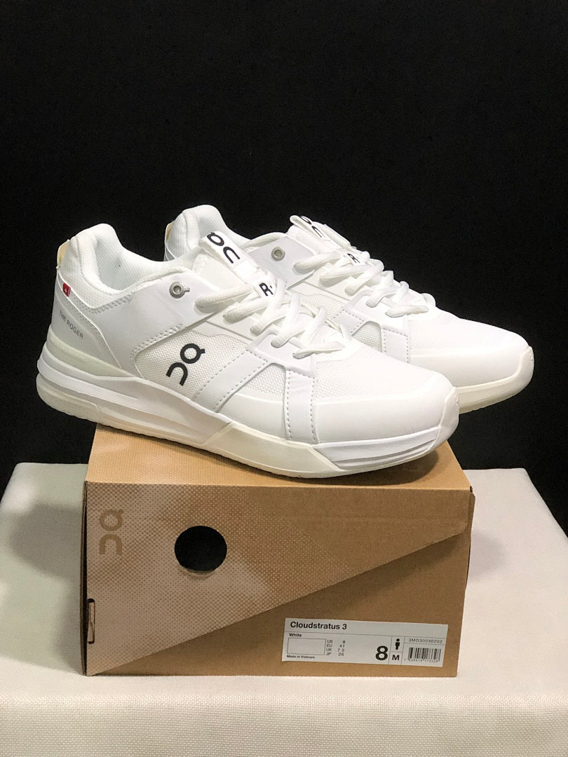 On The Roger Clubhouse Pro Sneakers in White - product image from the listing.