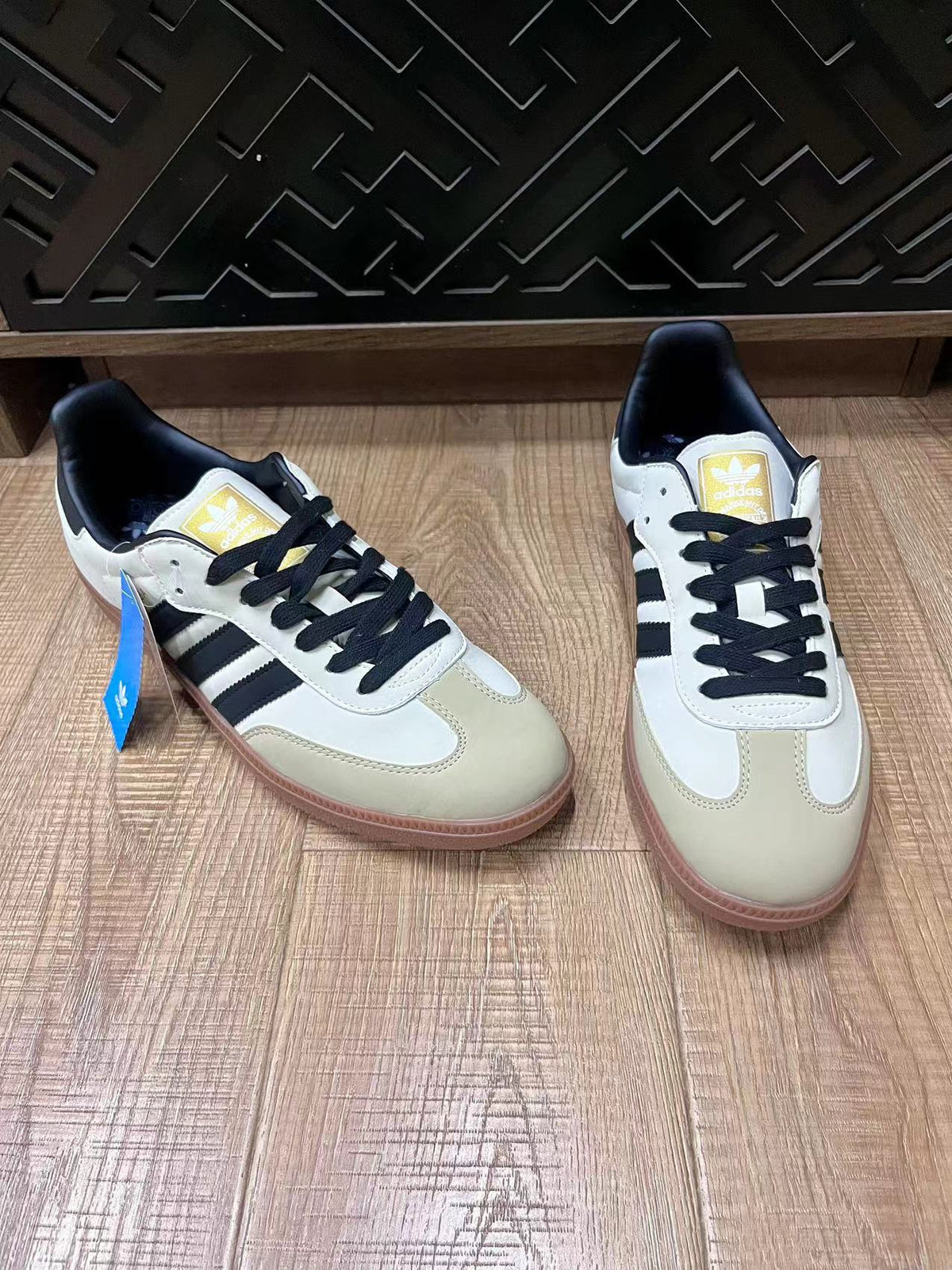 adidas Samba Low-Cut Sneakers White Black Gum Sole - product image from the listing.
