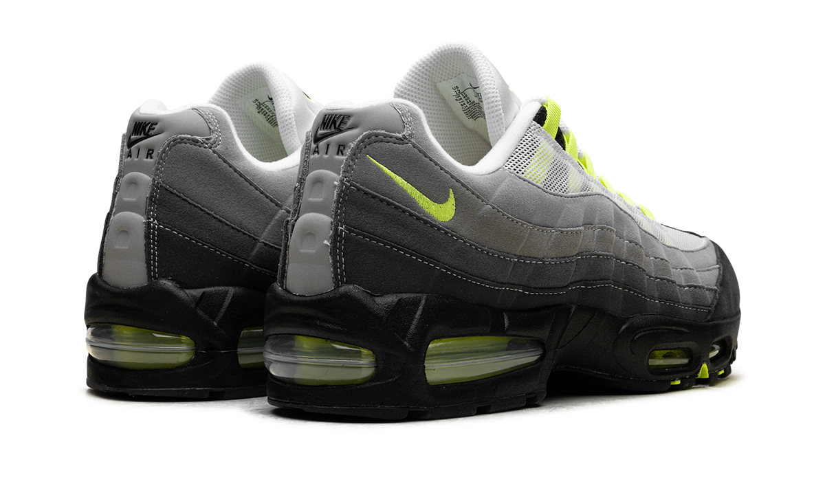 "Big Bubble Neon - 2025/2026" Air Max 95 OG HM4740 001 - product image from the listing.