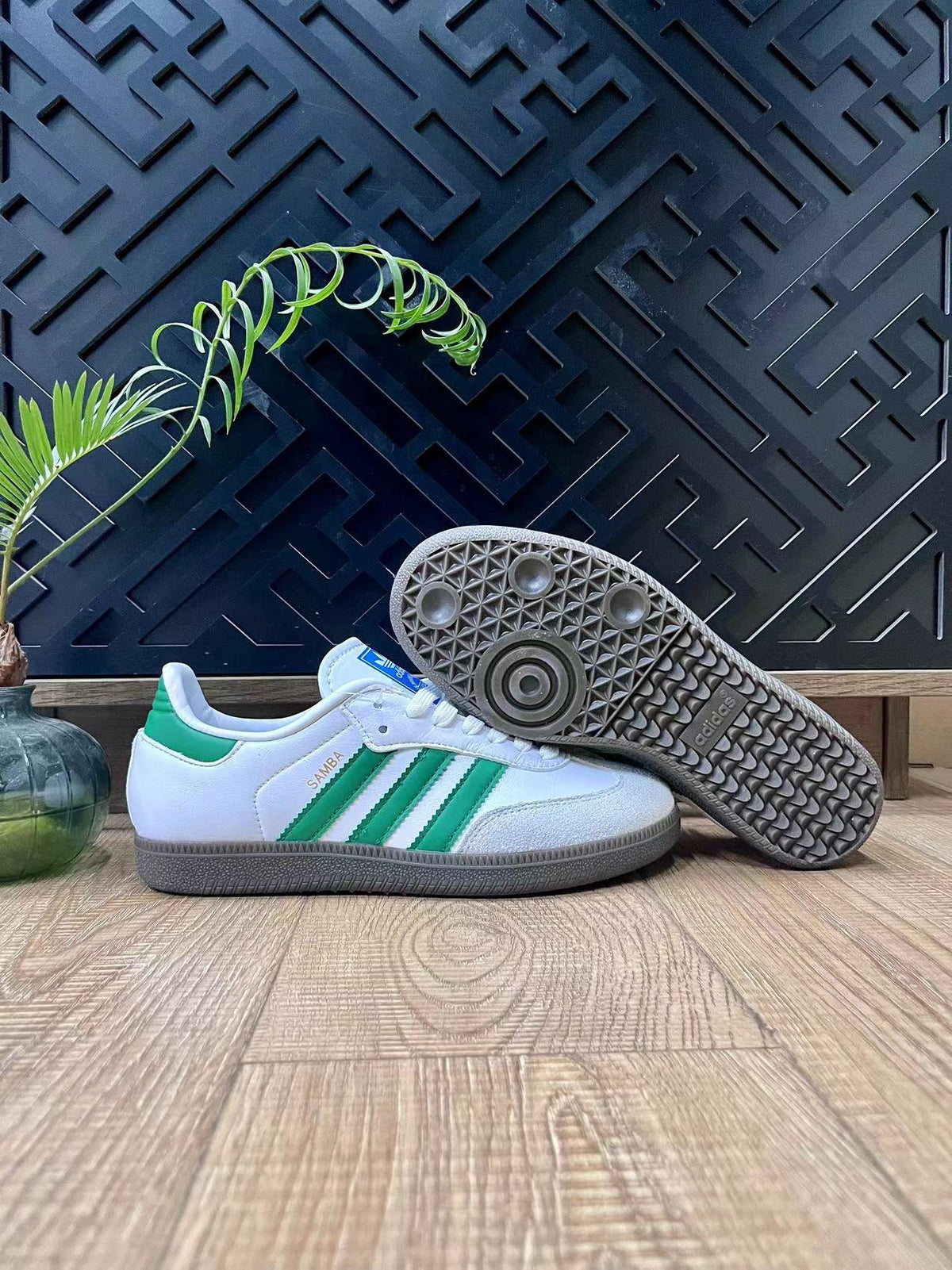 adidas Samba Trainers White Green Gum Sole - product image from the listing.