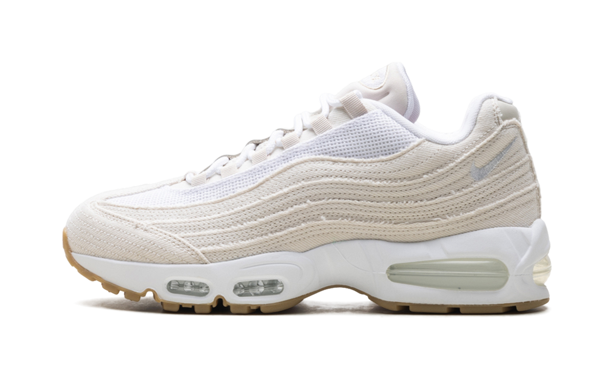 Light Orewood Brown" HM4743 100 - Air Max 95 OG "Levi's Denim - product image from the listing.