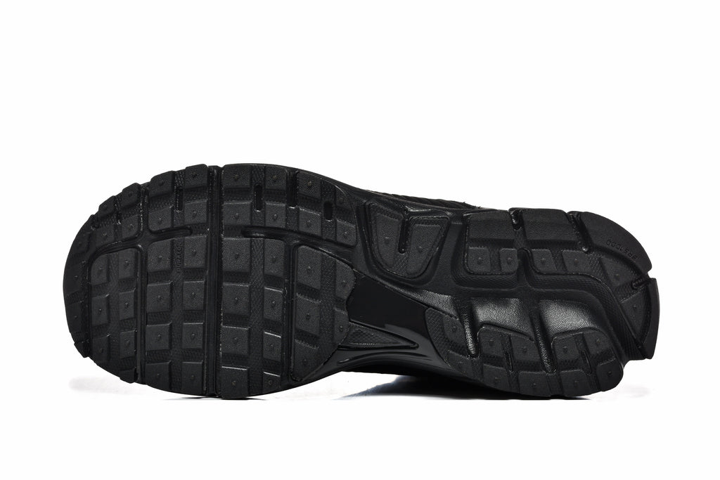 Nike Vomero 5 Black Running-Style Trainers - product image from the listing.