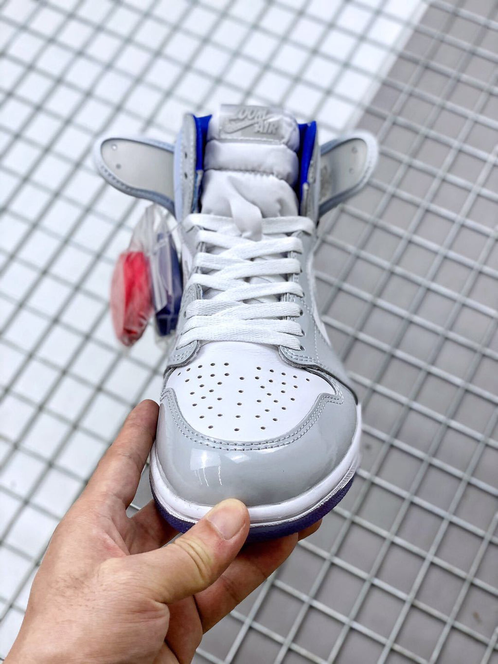 Air Jordan 1 High Zoom R2T Sneakers White Grey Blue - product image from the listing.