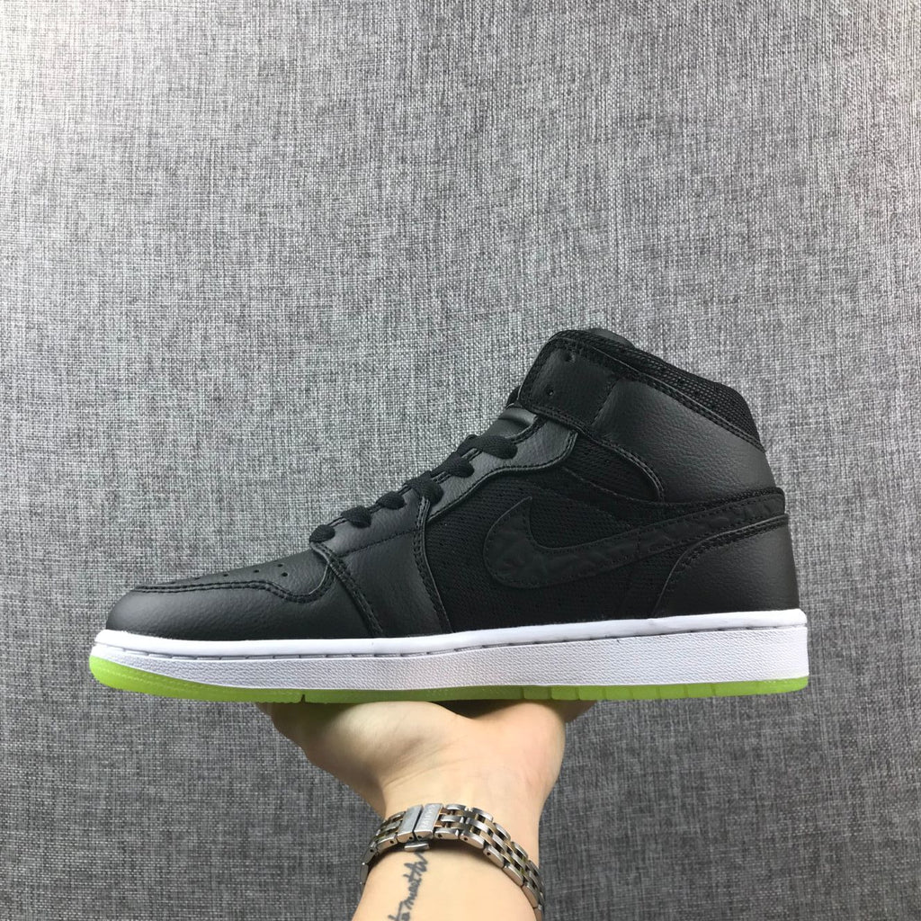 Strap Black and Fluorescent Green Sneaker - Jordan 1 High 364770-007 - product image from the listing.