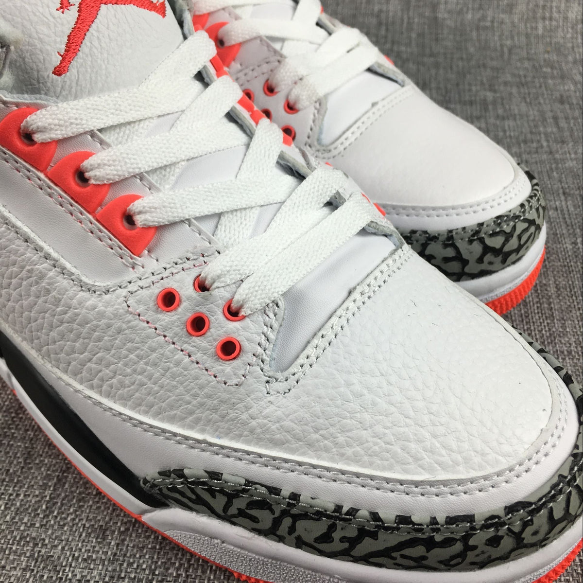 Air Jordan 3 White, High-Top Sneakers in Red and Black - product image from the listing.