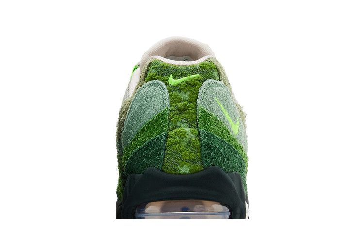 Big Bubble Ducks of a Feather Oregon Ducks The Woods - Nike Air Max 95 - product image from the listing.