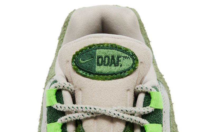 Big Bubble Ducks of a Feather Oregon Ducks The Woods - Nike Air Max 95 - product image from the listing.