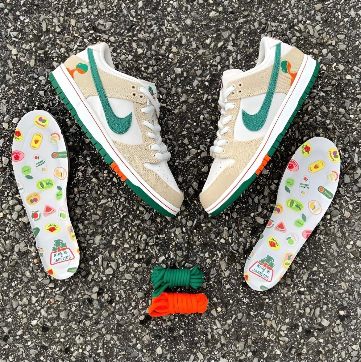 Nike SB Dunk Low Jarritos Collaboration Trainers FD0860-001 - product image from the listing.