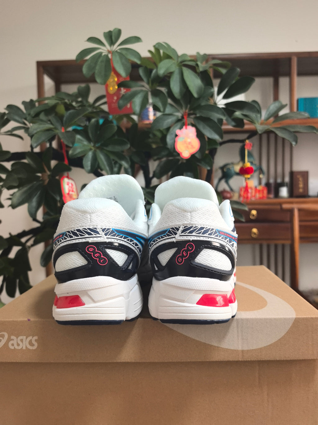 ASICS GEL-KAYANO 20 Running Sneakers in White and Blue - product image from the listing.