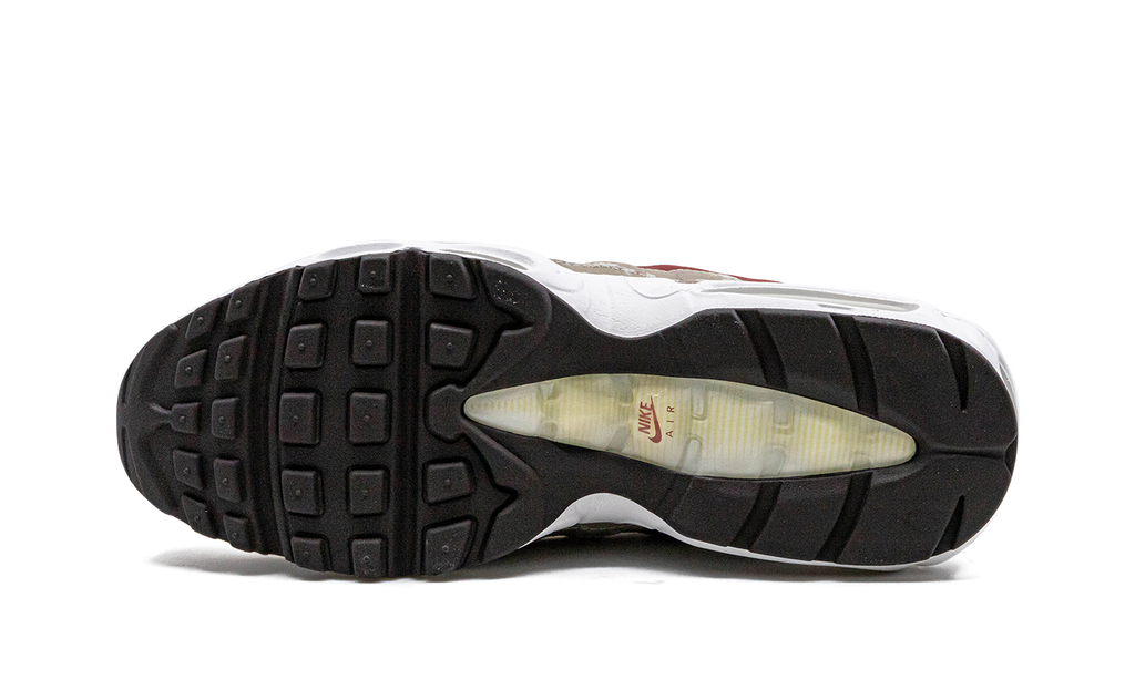 "Social FC" Air Max 95 DQ9016 001 - product image from the listing.