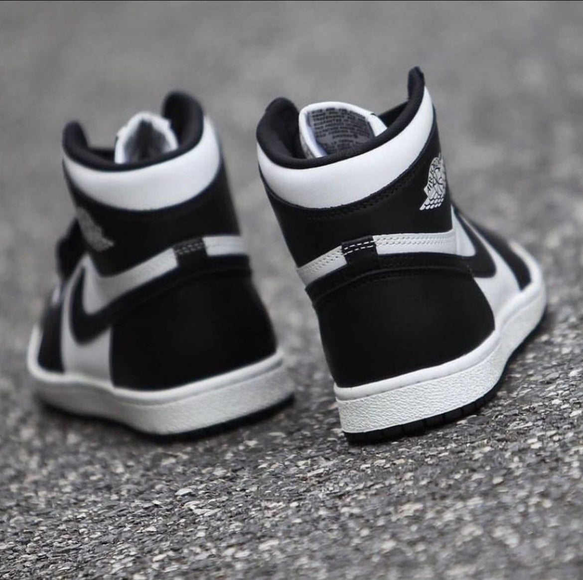 85 Black White BQ4422-001 Sneakers - Air Jordan 1 High - product image from the listing.