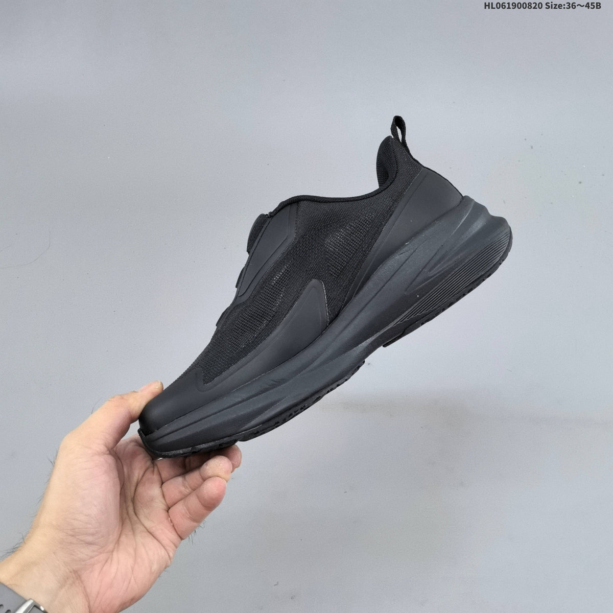 DESCENTE LAVITATE TRAIL WIRE 3.0 Sneakers in Black - product image from the listing.