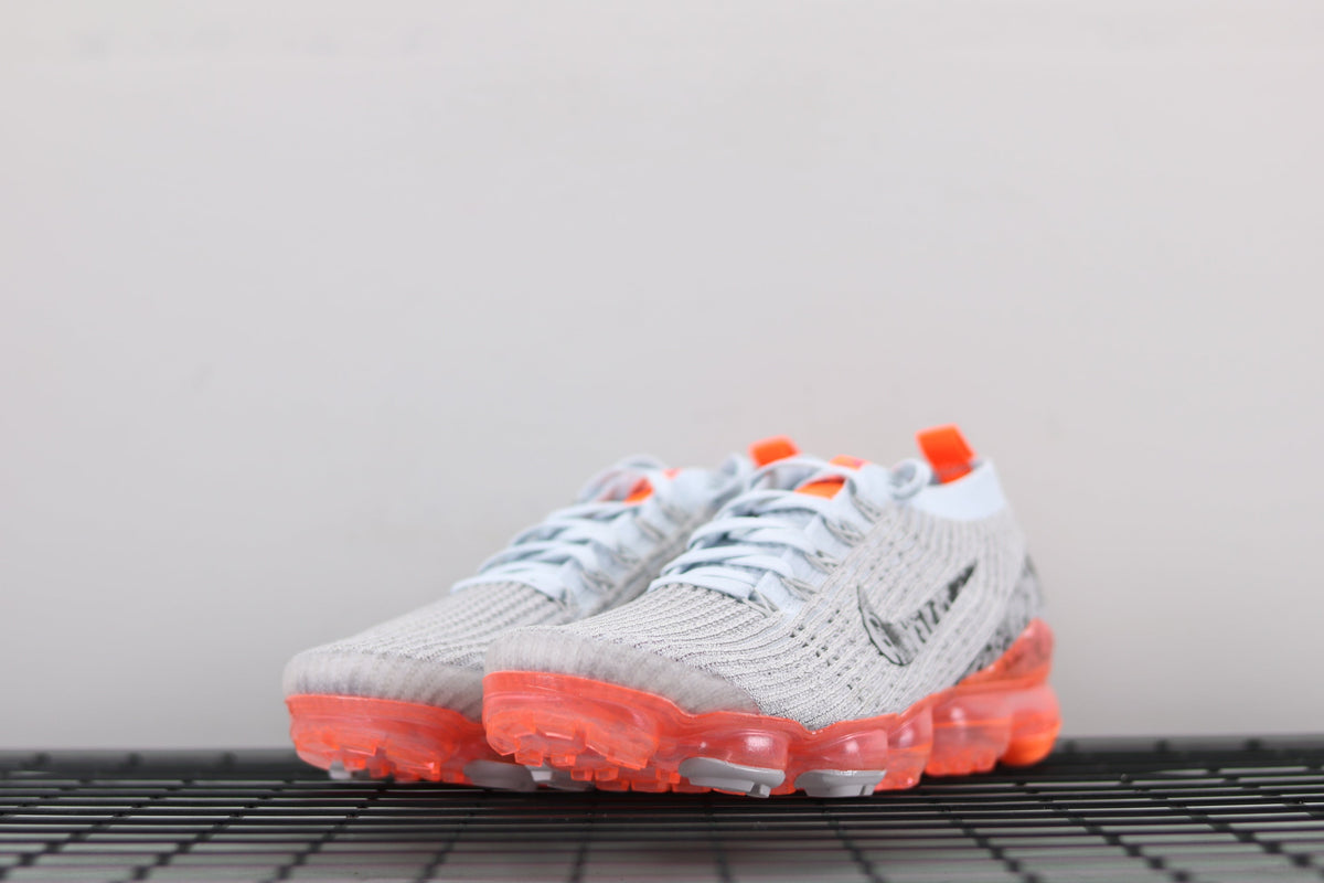 Nike Air VaporMax Flyknit 3 Shoes for Running AJ6900-106 - product image from the listing.