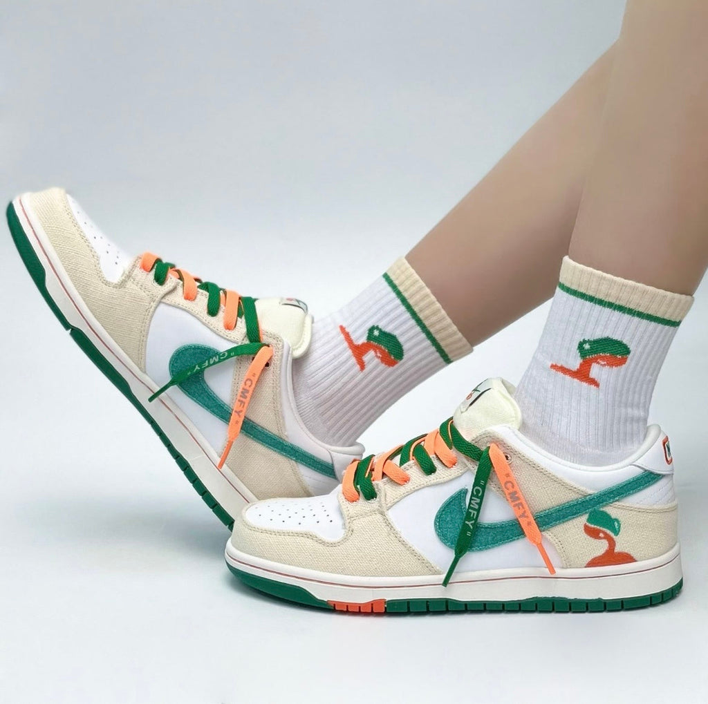 Nike SB Dunk Low Jarritos Collaboration Trainers FD0860-001 - product image from the listing.