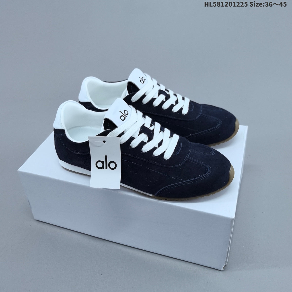 Alo Yoga Sunset Sneaker Low-Cut Casual Shoes - product image from the listing.