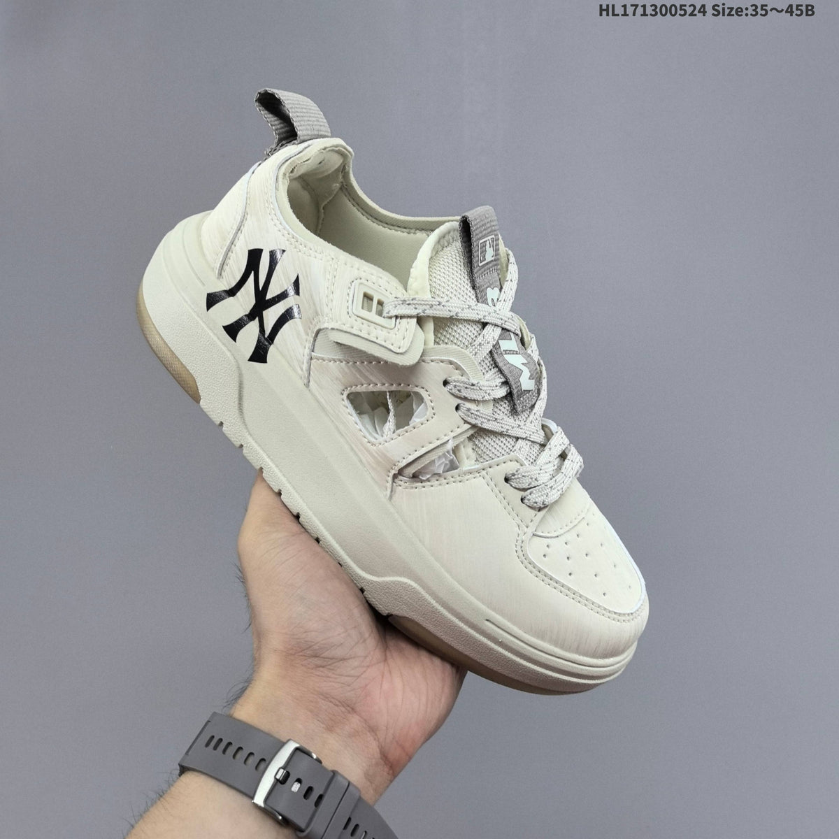 New York Yankees Low-Top Platform Sneakers, in White - product image from the listing.