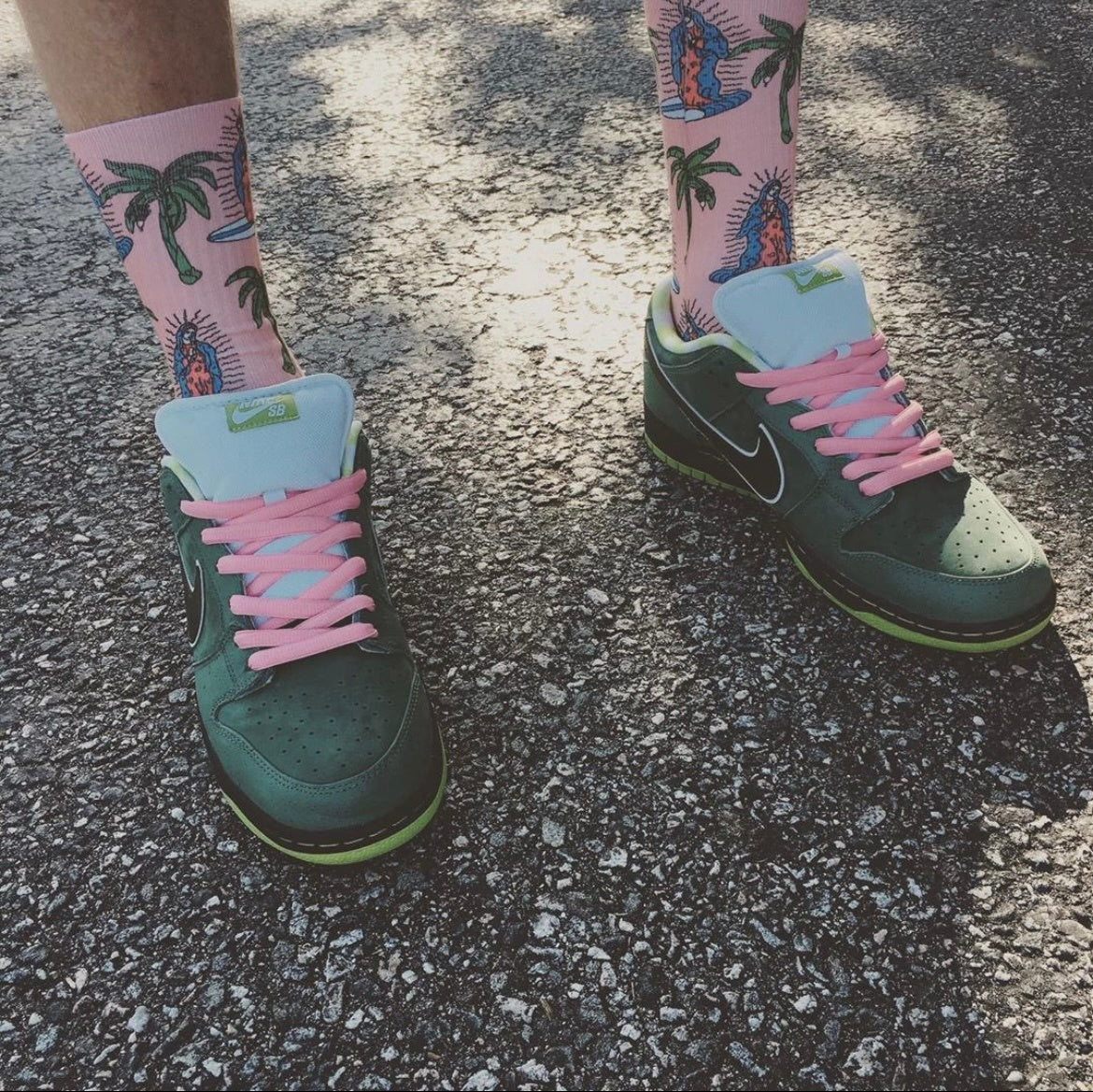 Nike SB Dunk Low Green Lobster Trainers BV1310-337 - product image from the listing.