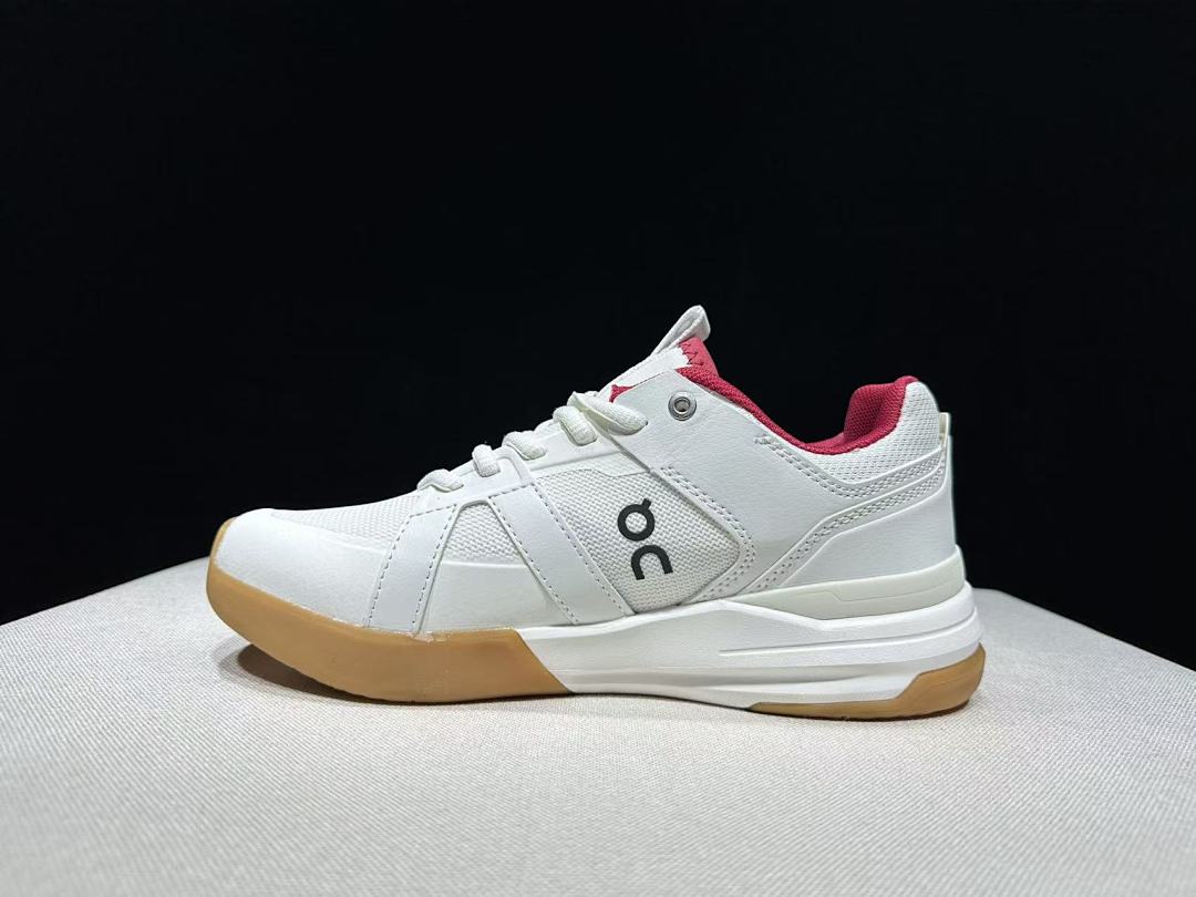 On The Roger Clubhouse Pro Sneakers in White Ivory Gum - product image from the listing.