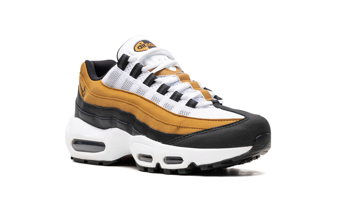 "Recraft" Nike Air Max 95 CJ3906 010 - product image from the listing.