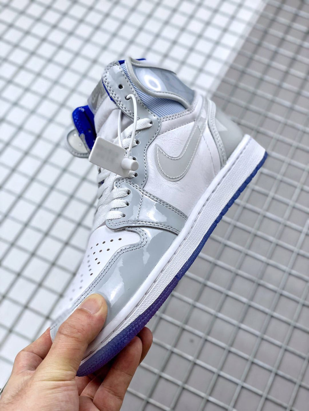 Air Jordan 1 High Zoom R2T Sneakers White Grey Blue - product image from the listing.