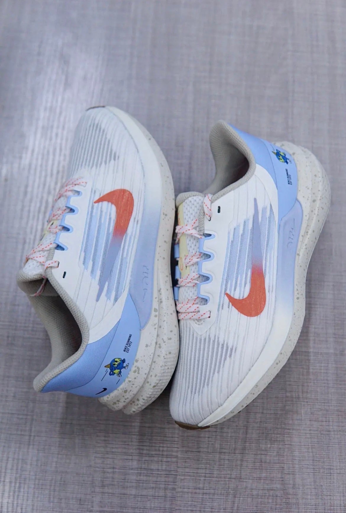 White and Light Blue Nike Air Winflo 9 Running Shoes DX6048-181 - product image from the listing.