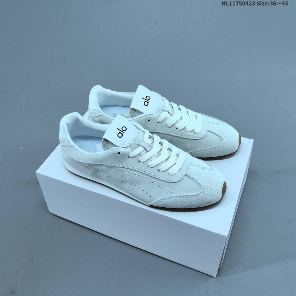 Black and Ivory Alo Yoga Sunset Sneaker - product image from the listing.