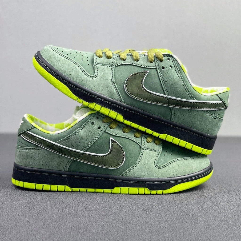 Nike SB Dunk Low Green Lobster Trainers BV1310-337 - product image from the listing.