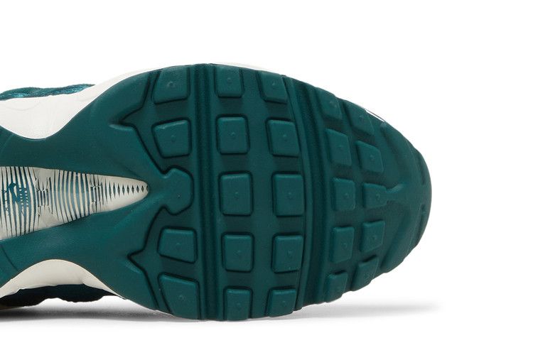 Women's Nike Air Max 95 Green Velvet - product image from the listing.