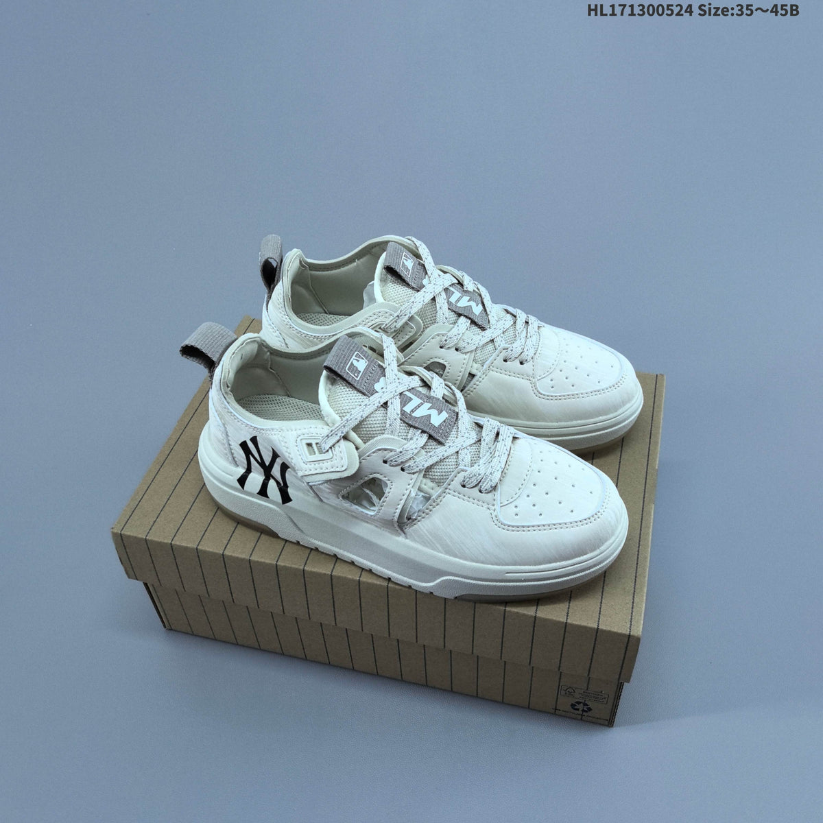 New York Yankees Low-Top Platform Sneakers, in White - product image from the listing.