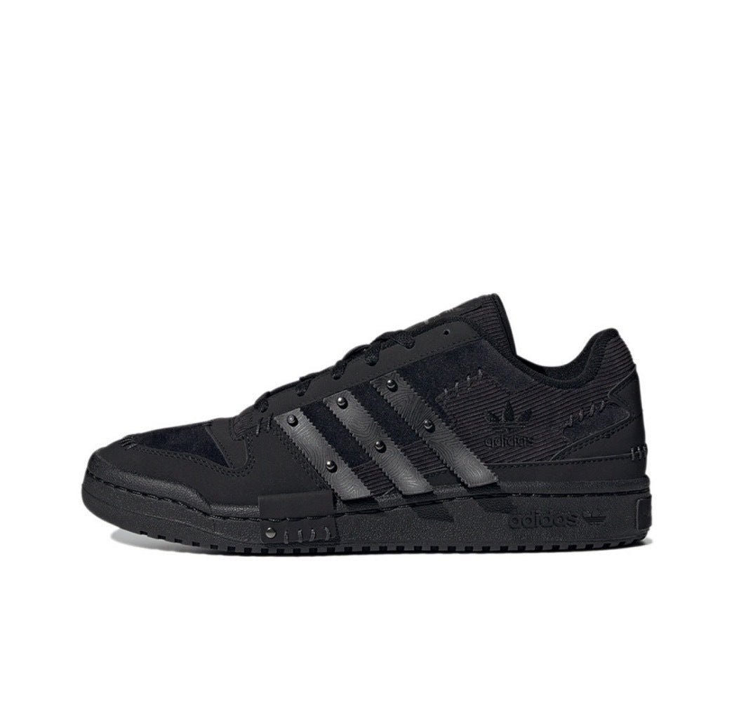 Adidas GW8726 Low-Top Sneakers in Black - product image from the listing.