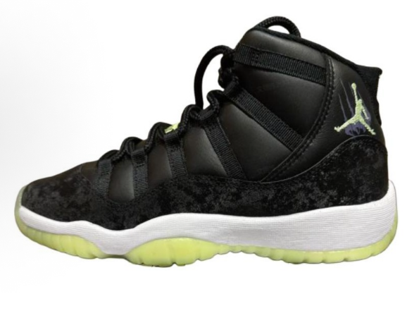 Air Jordan 11 Retro High-Top Sneakers Black - product image from the listing.