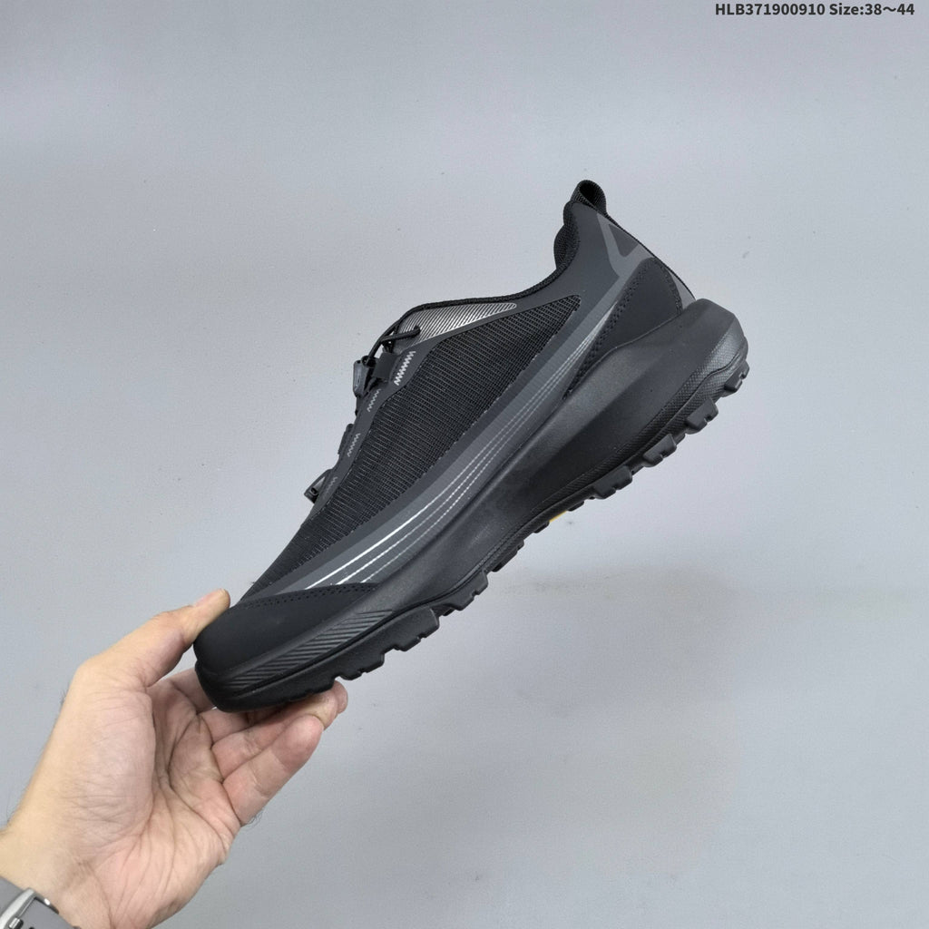 Men's ECCO Low-Top Outdoor Sneakers, Black or Off-White - product image from the listing.