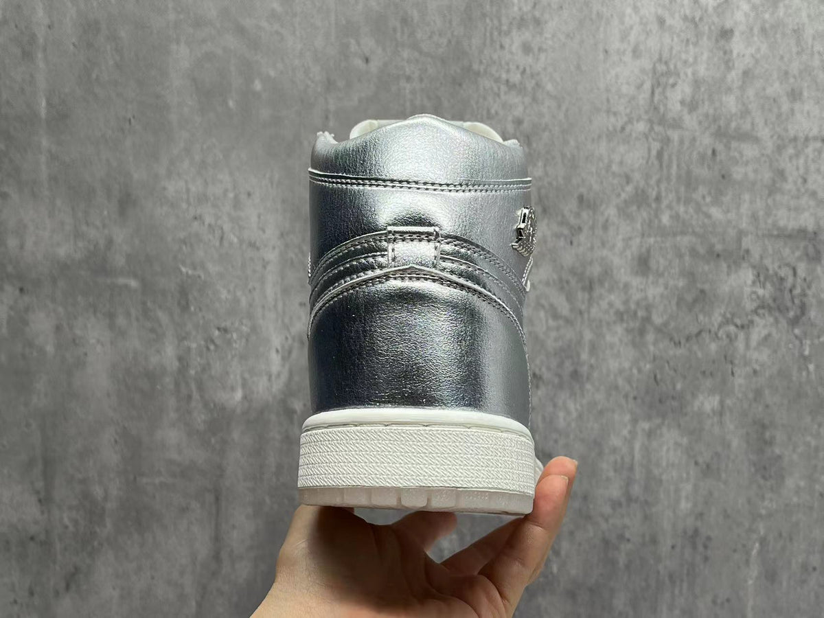 Air Jordan 1 Retro High OG in Metallic Silver - product image from the listing.