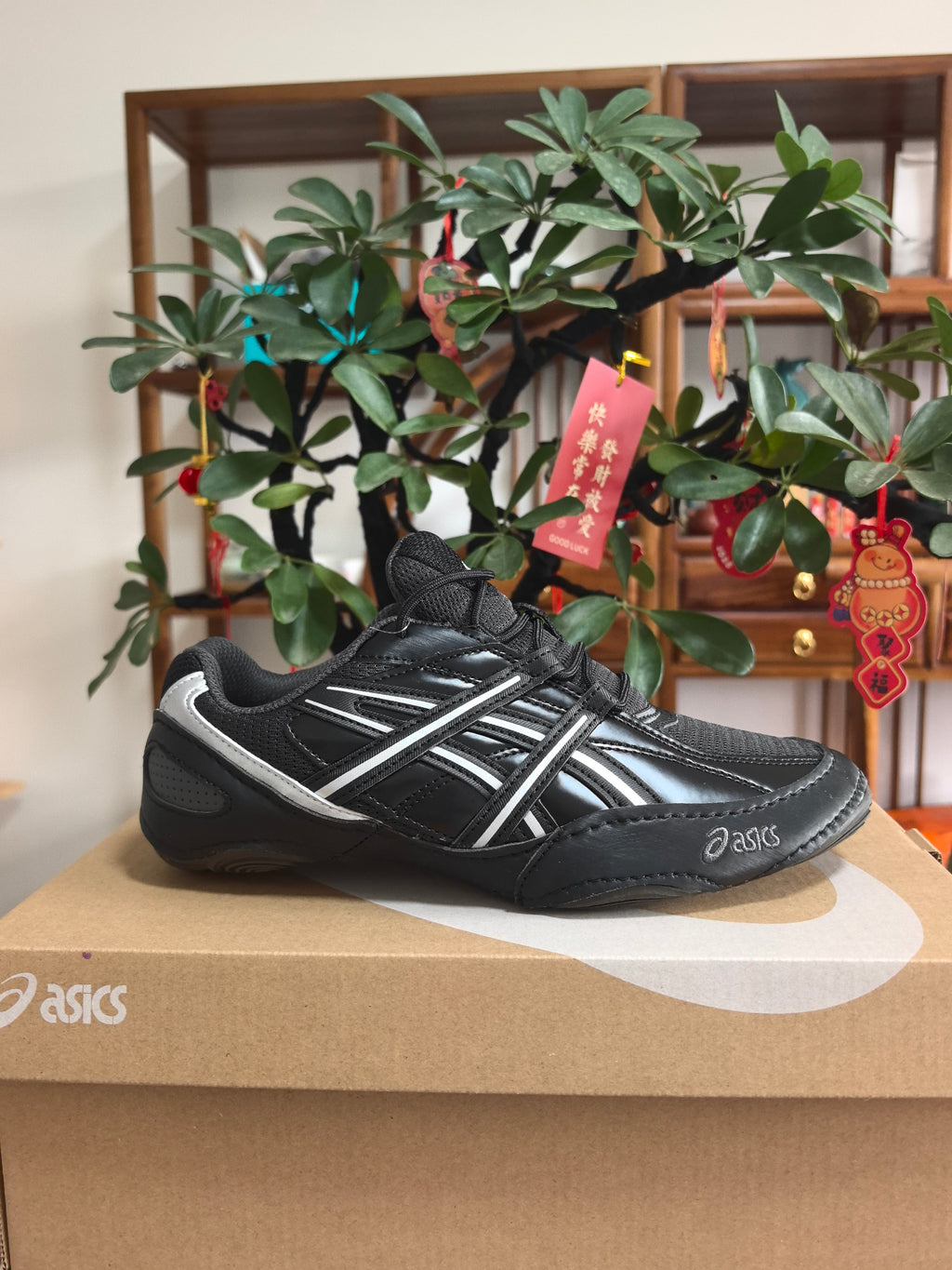 ASICS F1 Sneakers in Black and White - product image from the listing.