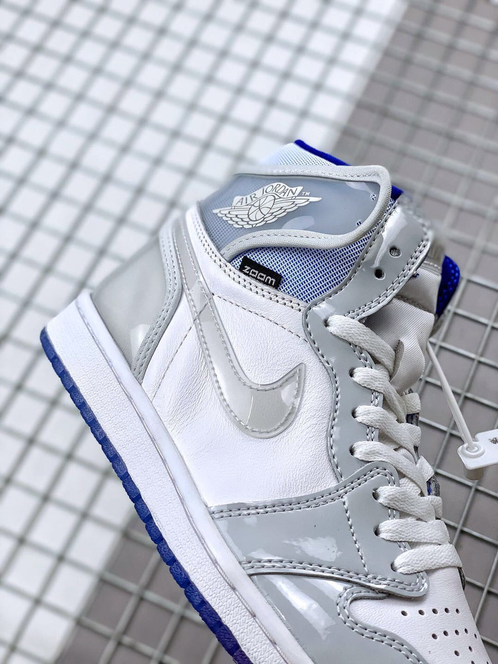 Air Jordan 1 High Zoom R2T Sneakers White Grey Blue - product image from the listing.
