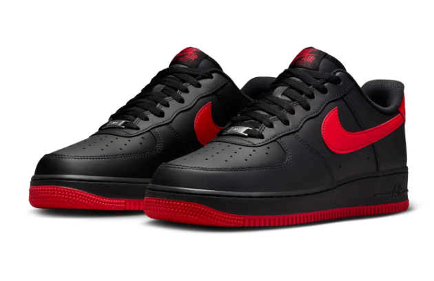 Men's Nike Air Force 1 Low '07 "Bred" Sneakers - product image from the listing.