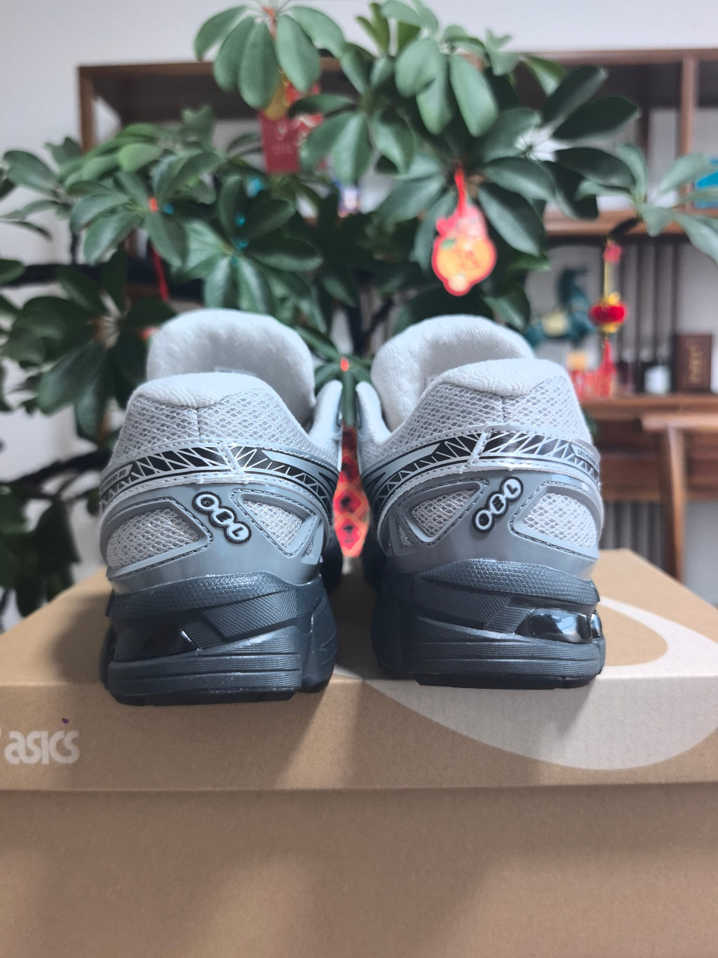 ASICS GEL-KAYANO 20 Running Shoes in Silver - product image from the listing.
