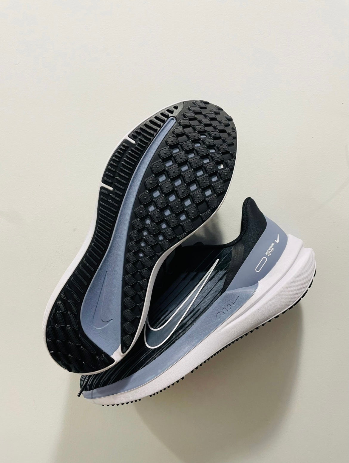 Nike Air Winflo 9 Running Shoes in Black Grey DD6203-008 - product image from the listing.