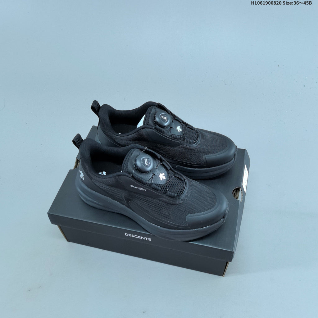 DESCENTE LAVITATE TRAIL WIRE 3.0 Sneakers in Black - product image from the listing.