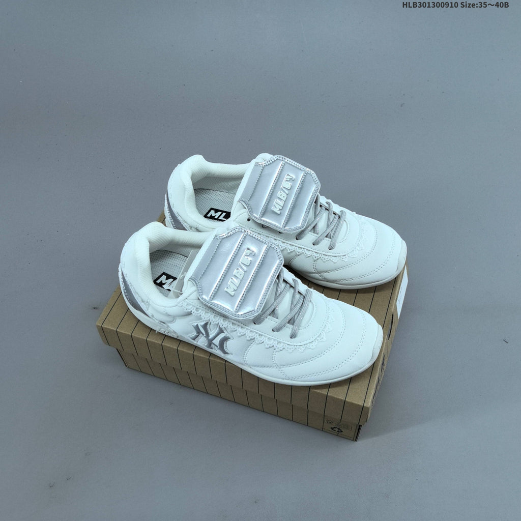 MLB New York Yankees Low-Profile Casual Trainers - product image from the listing.