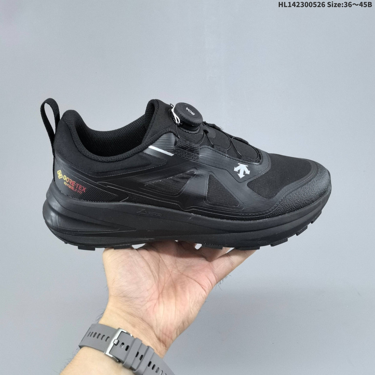 Descente LAVITATE 3.0 WIRE GTX Low-Top Sneakers in Black - product image from the listing.