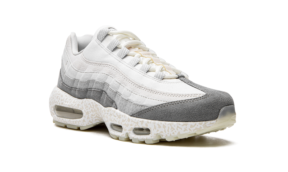 "Light Bone-Glow in the Dark" Air Max 95 QS DV2593 100 - product image from the listing.