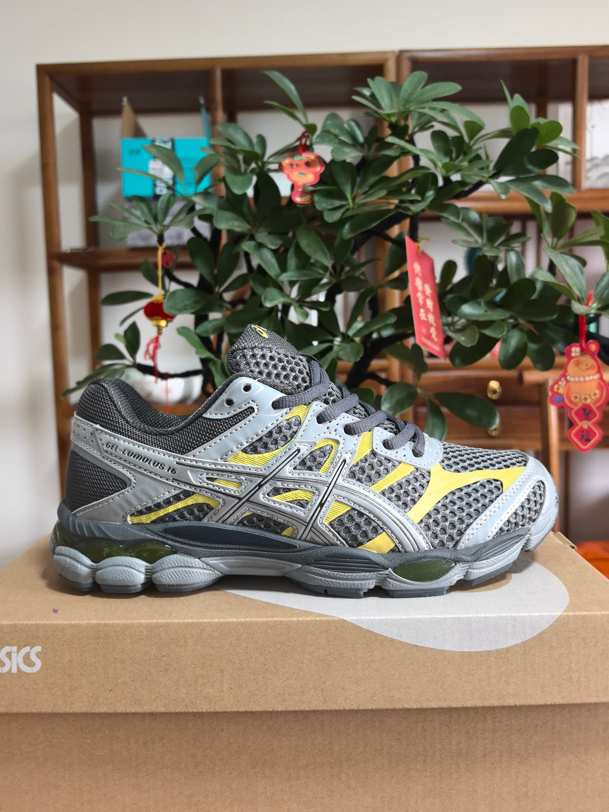 ASICS GEL-KAYANO 16 Sneakers in Gray Silver Yellow - product image from the listing.
