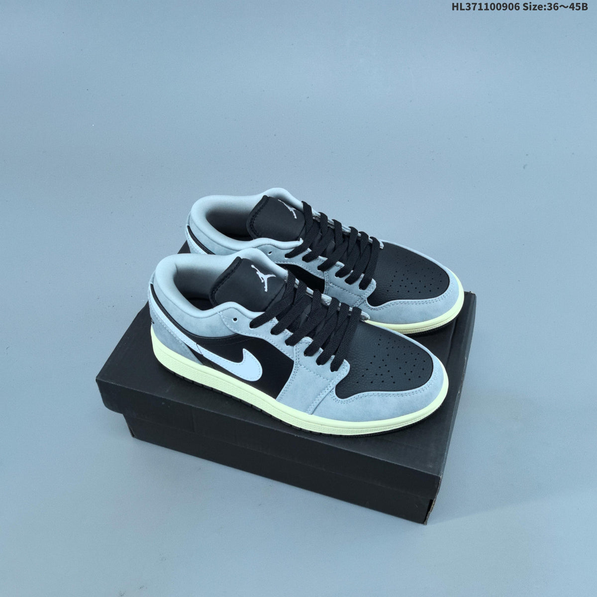 Sneakers, White and Color-Accent Styles - Nike Air Jordan 1 Low - product image from the listing.