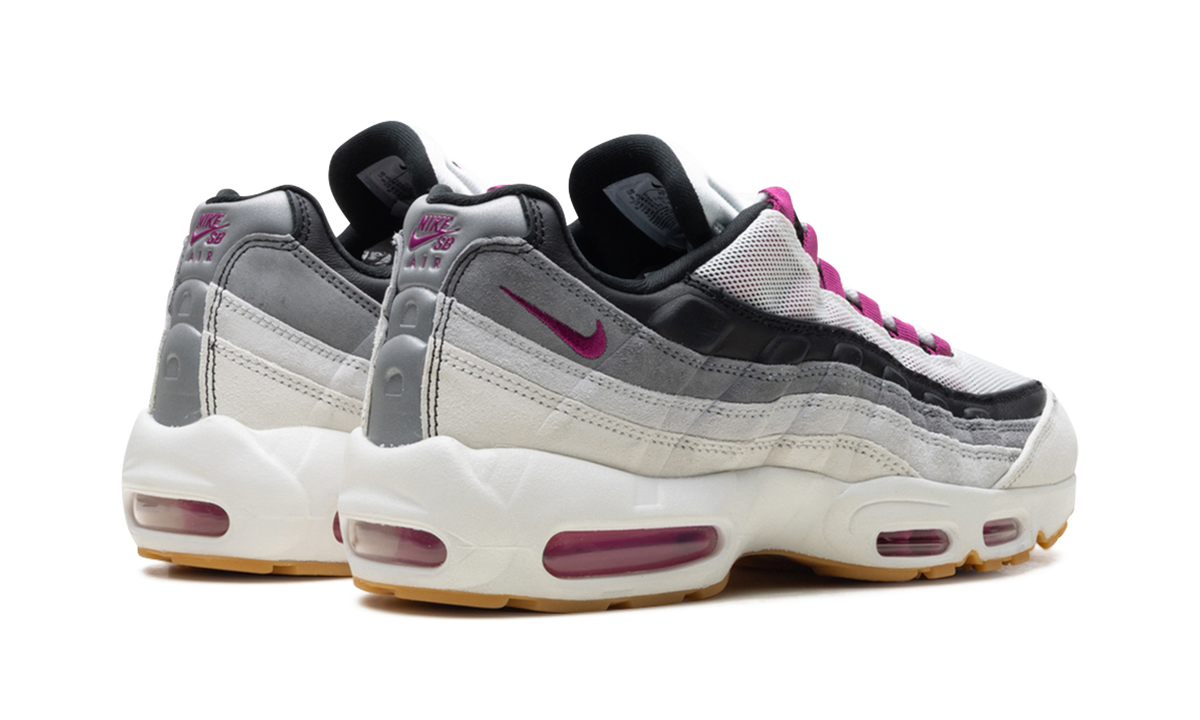 "Cactus Flower" SB Air Max 95 HF7545 100 - product image from the listing.