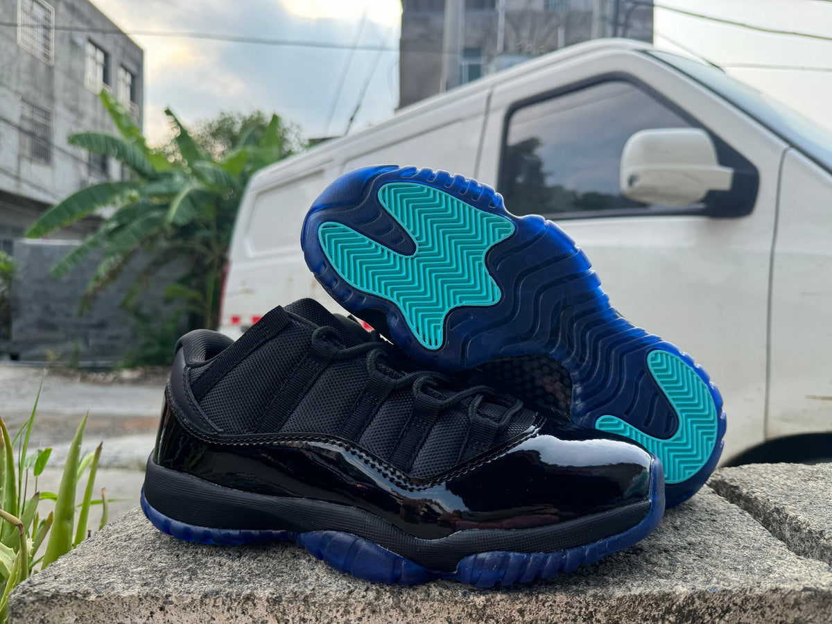 Black/Gamma Blue - Air Jordan 11 Retro - product image from the listing.