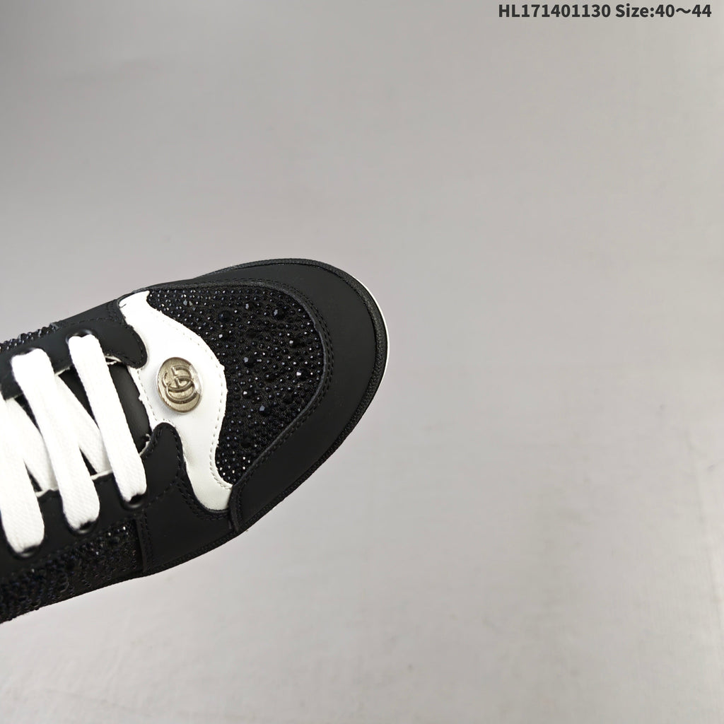 Gucci Screener Distressed Low-Top Sneakers in Black and White HL171401130 - product image from the listing.