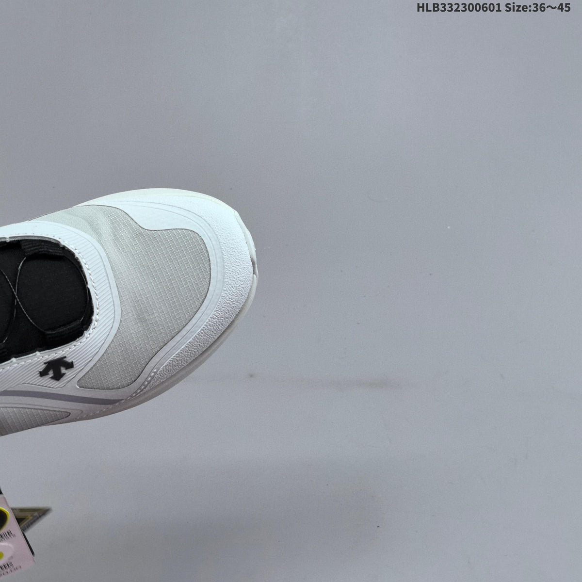 DESCENTE LAVITATE 3.0 WIRE GTX Low-Cut Sneakers - product image from the listing.
