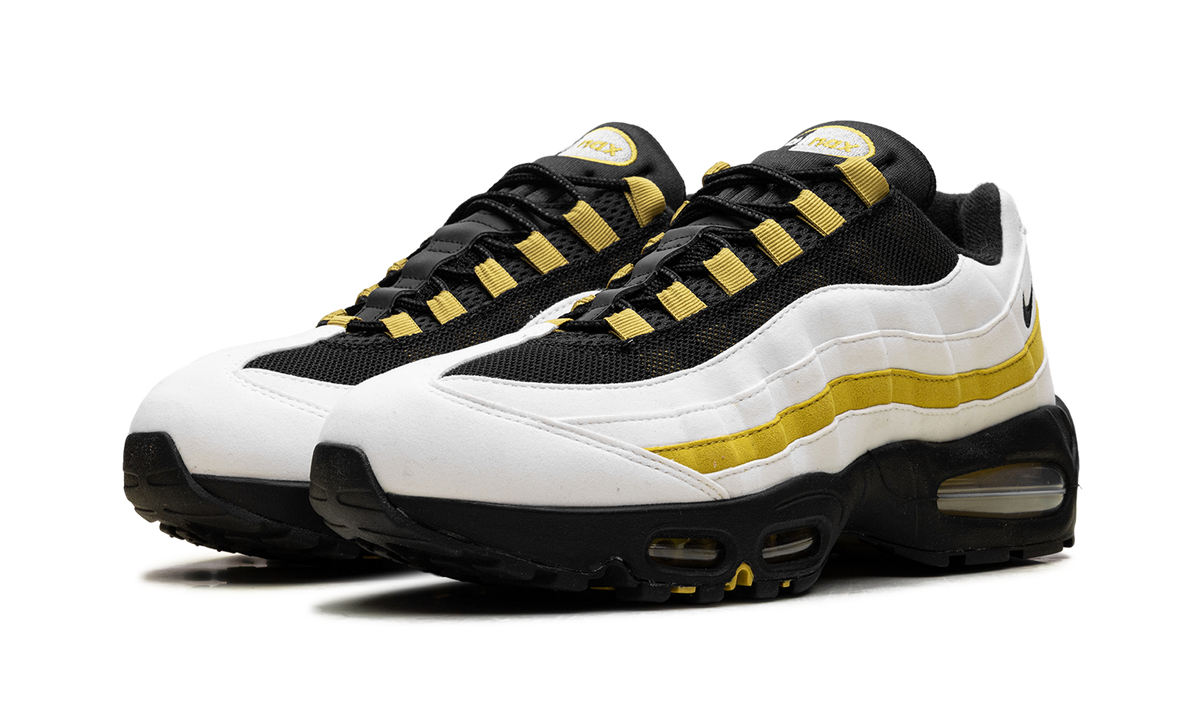 "White Saffron Quartz Black" Air Max 95 OG HM4740 102 - product image from the listing.
