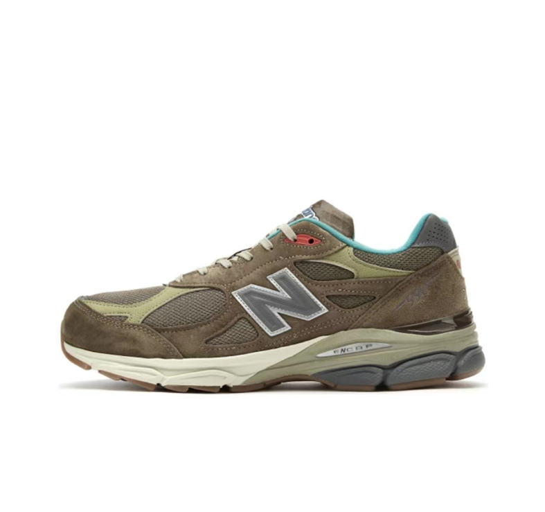 New Balance M990BD3 Trainers - product image from the listing.